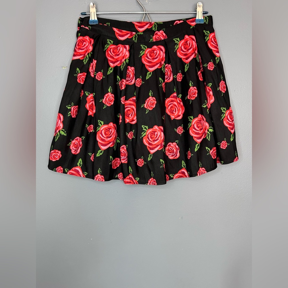 Forever 21 Skirt Womens M Black Red Print Pleated Mini Coquette Romantic Cute